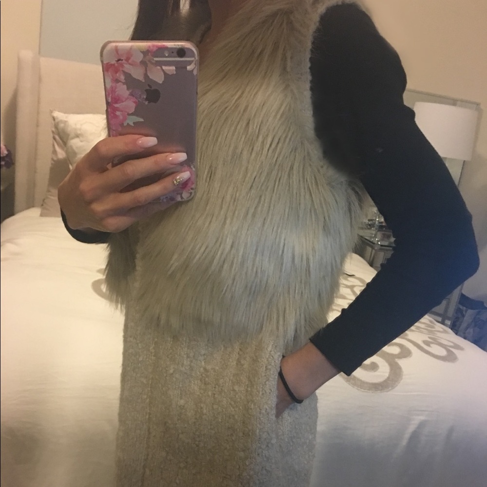 GUESS  Fur Vest - Picture 2 of 4
